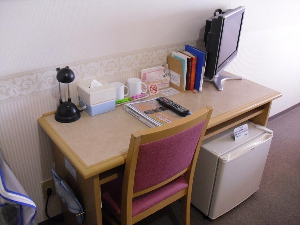 Toyoko Inn Hokkaido Sapporo-Eki Nishi-Guchi Hokudai Mae Buitenkant foto
