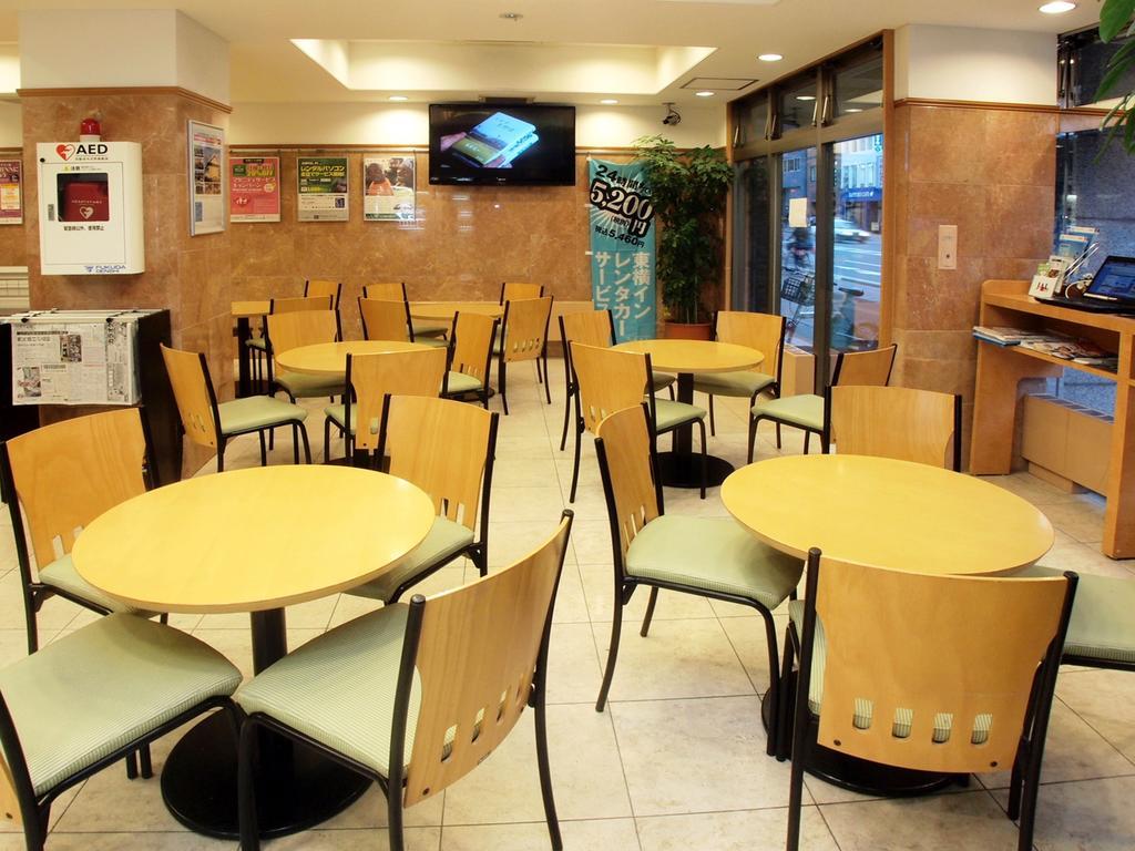 Toyoko Inn Hokkaido Sapporo-Eki Nishi-Guchi Hokudai Mae Buitenkant foto