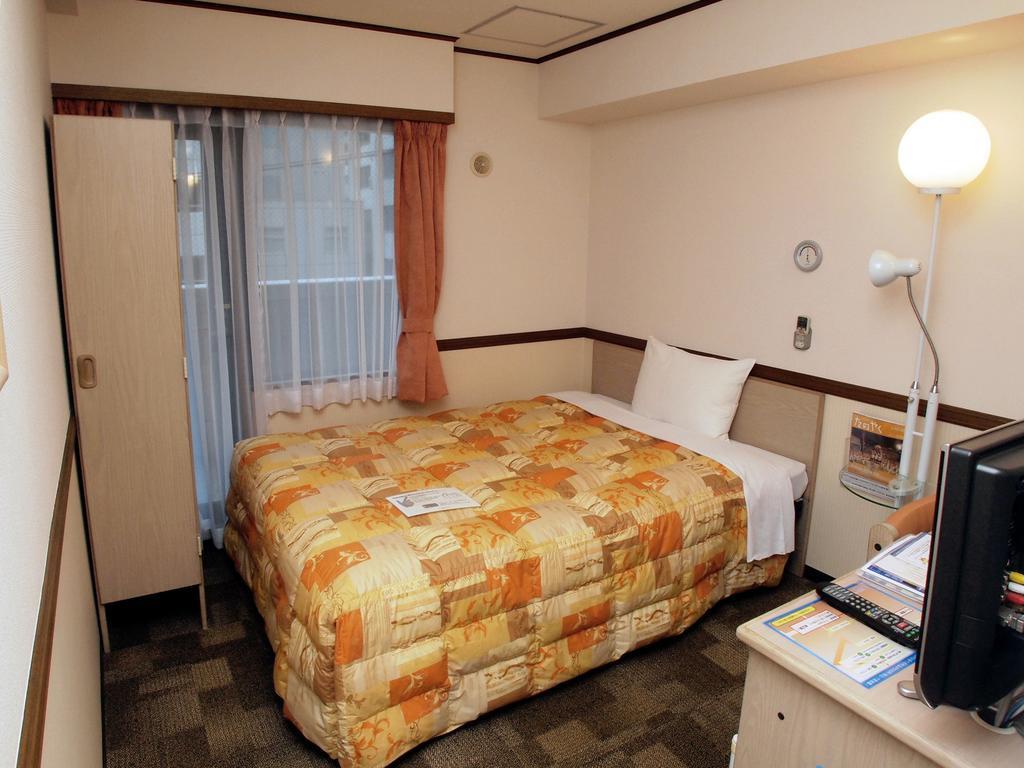 Toyoko Inn Hokkaido Sapporo-Eki Nishi-Guchi Hokudai Mae Buitenkant foto
