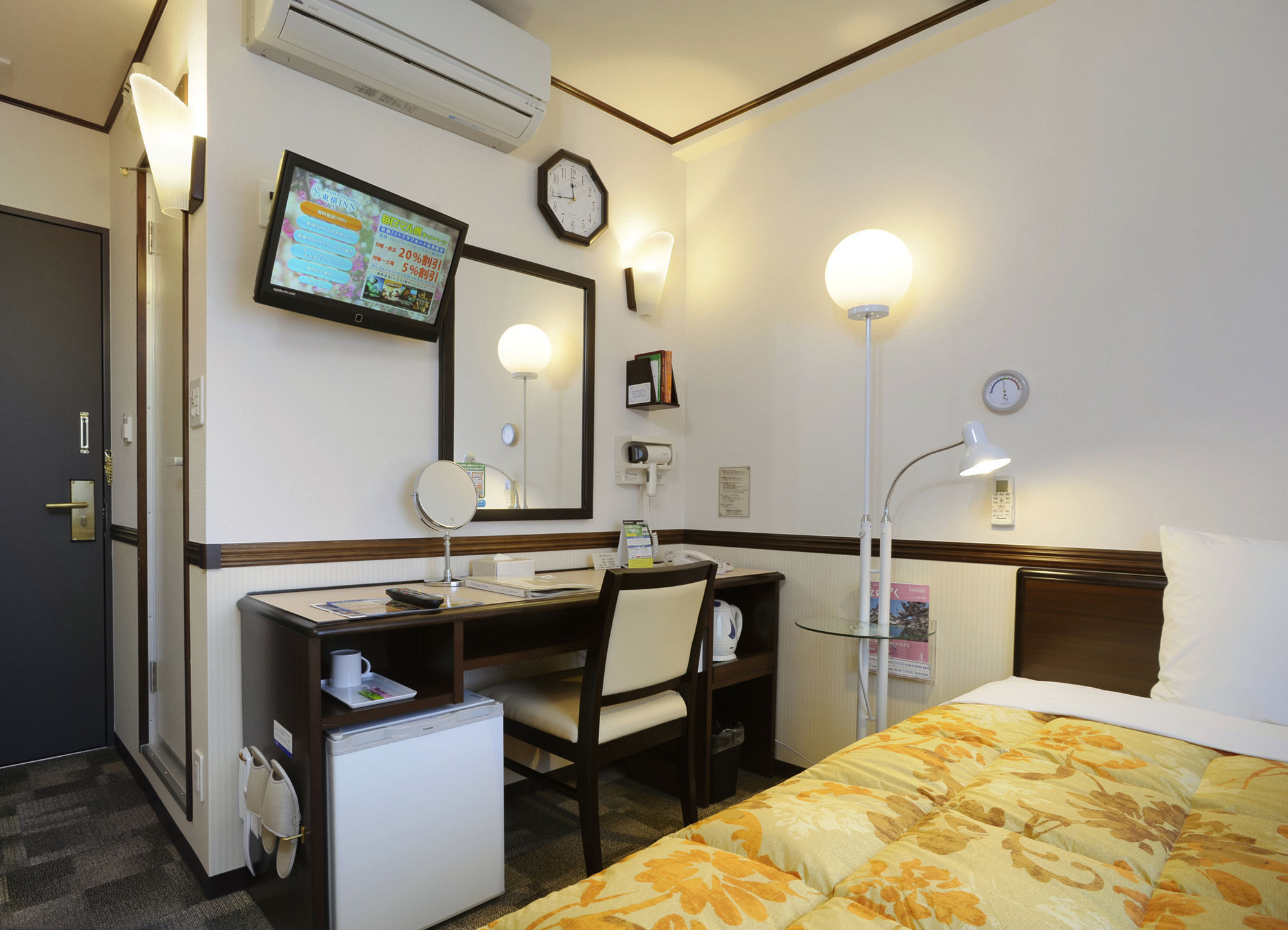 Toyoko Inn Hokkaido Sapporo-Eki Nishi-Guchi Hokudai Mae Buitenkant foto